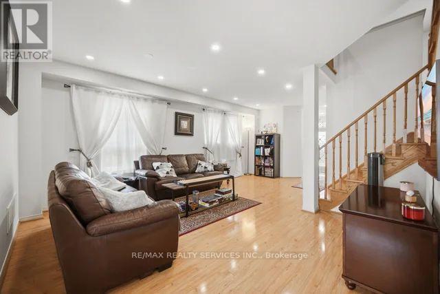 19 THORNBUSH BOULEVARD - Image 8