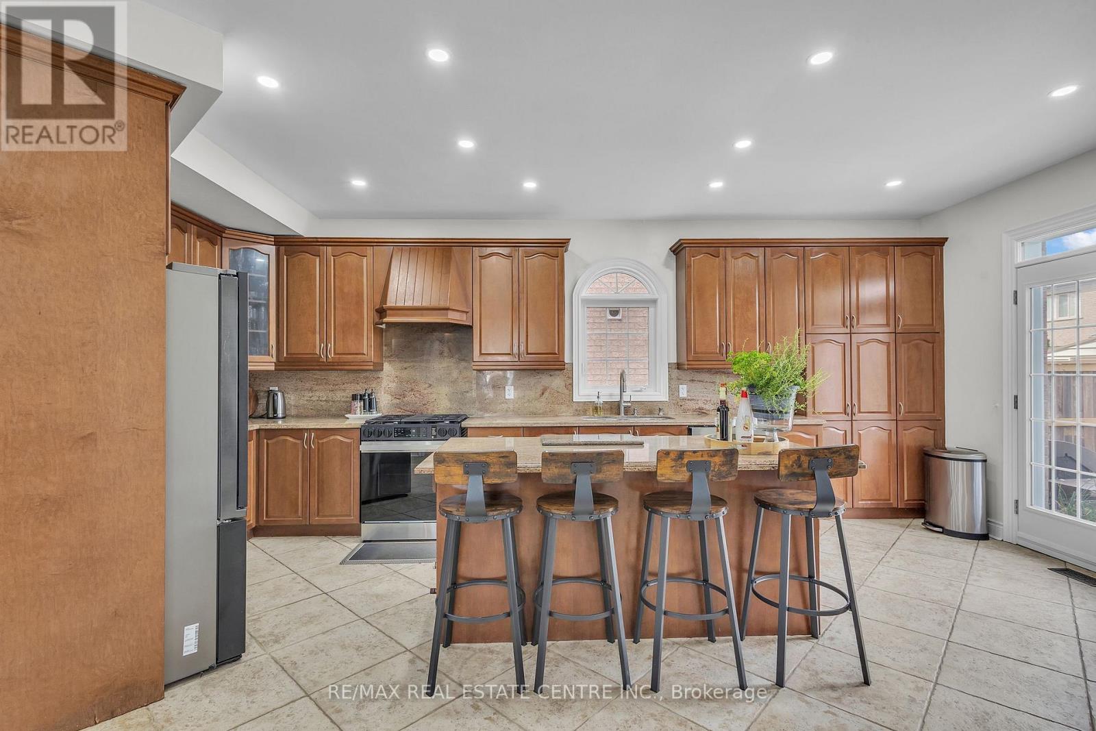 2 JANETVILLE STREET - 16