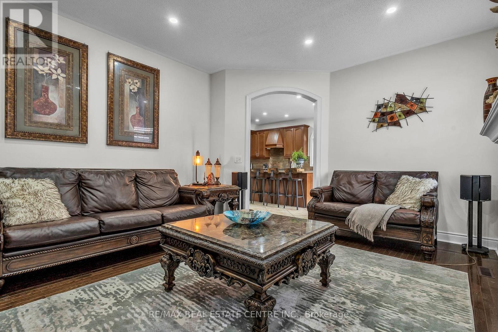 2 JANETVILLE STREET - 22
