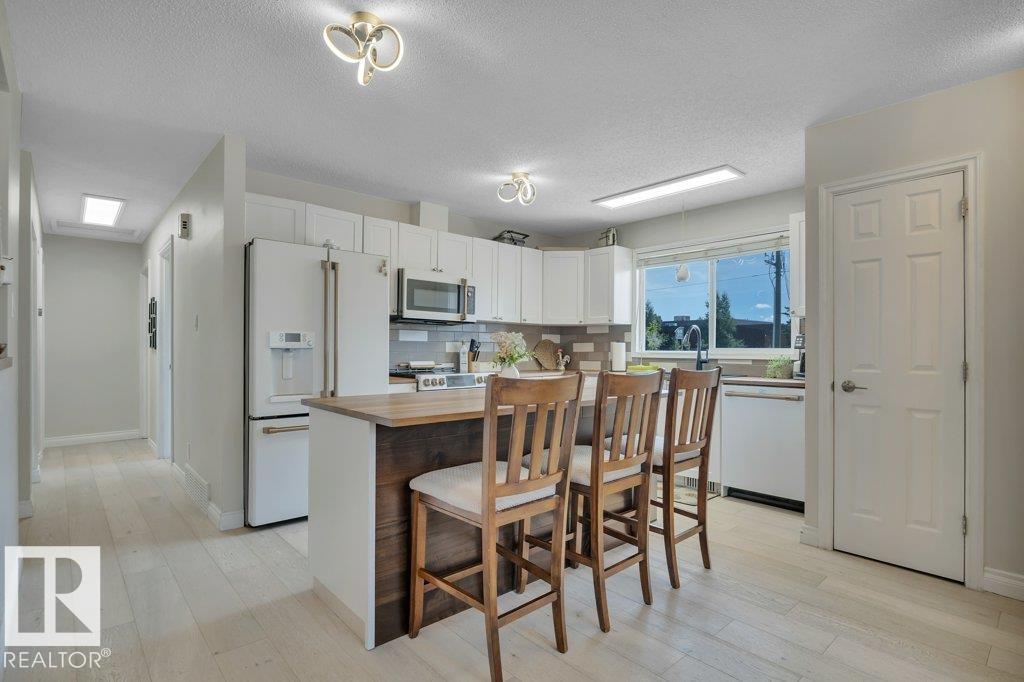 4501 39 AV — photo 12