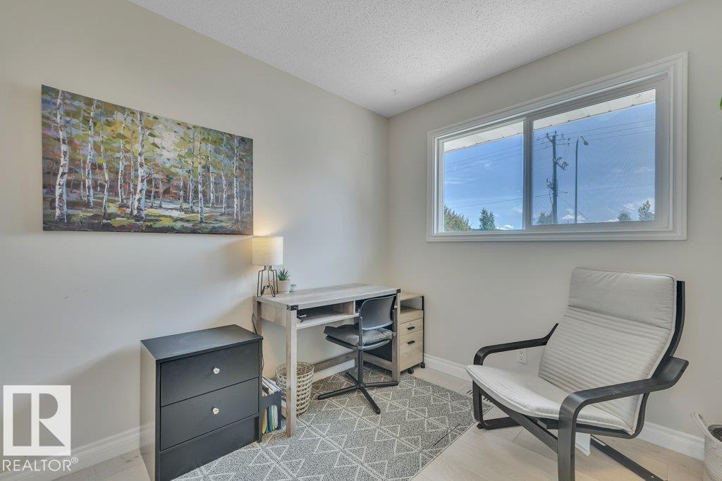 4501 39 AV — photo 26
