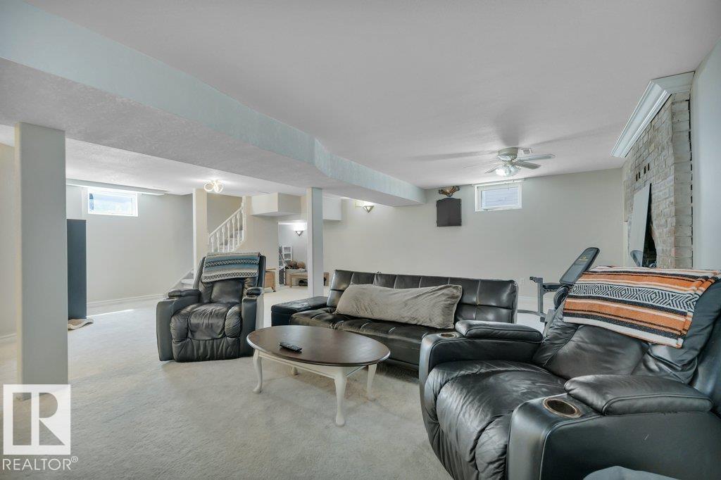 4501 39 AV — photo 38