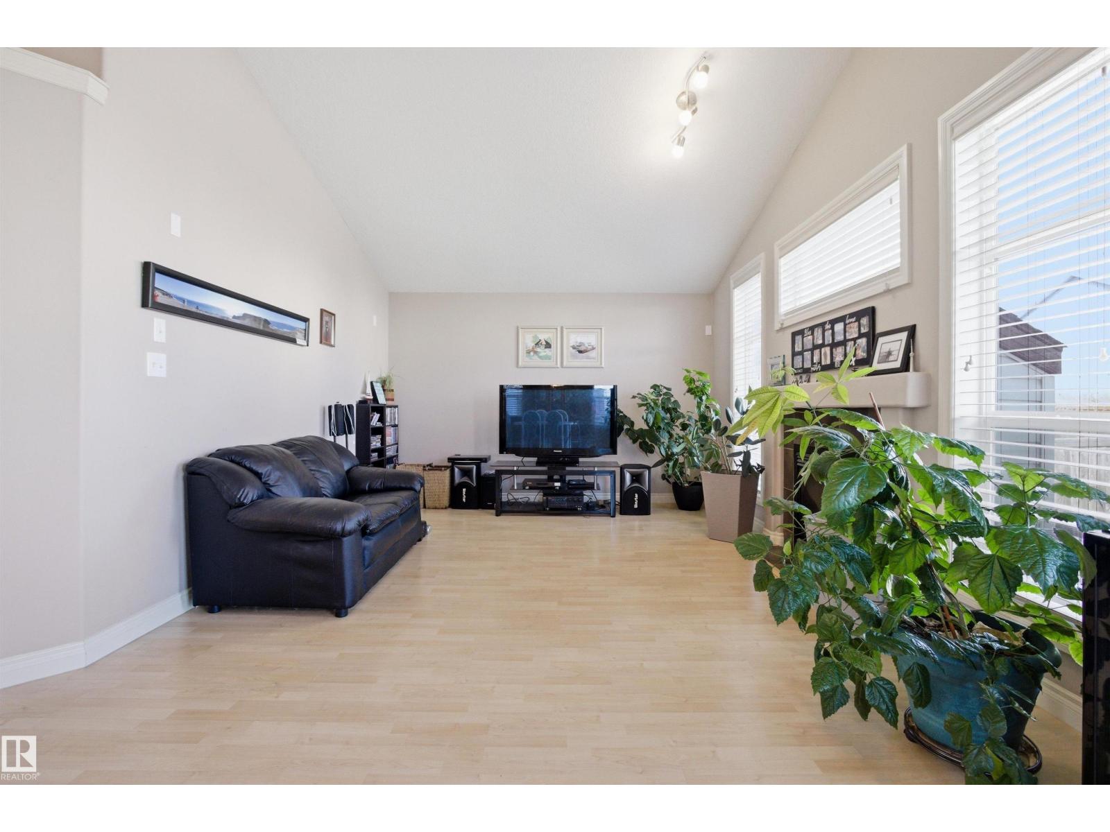 16204 48 ST NW - 11