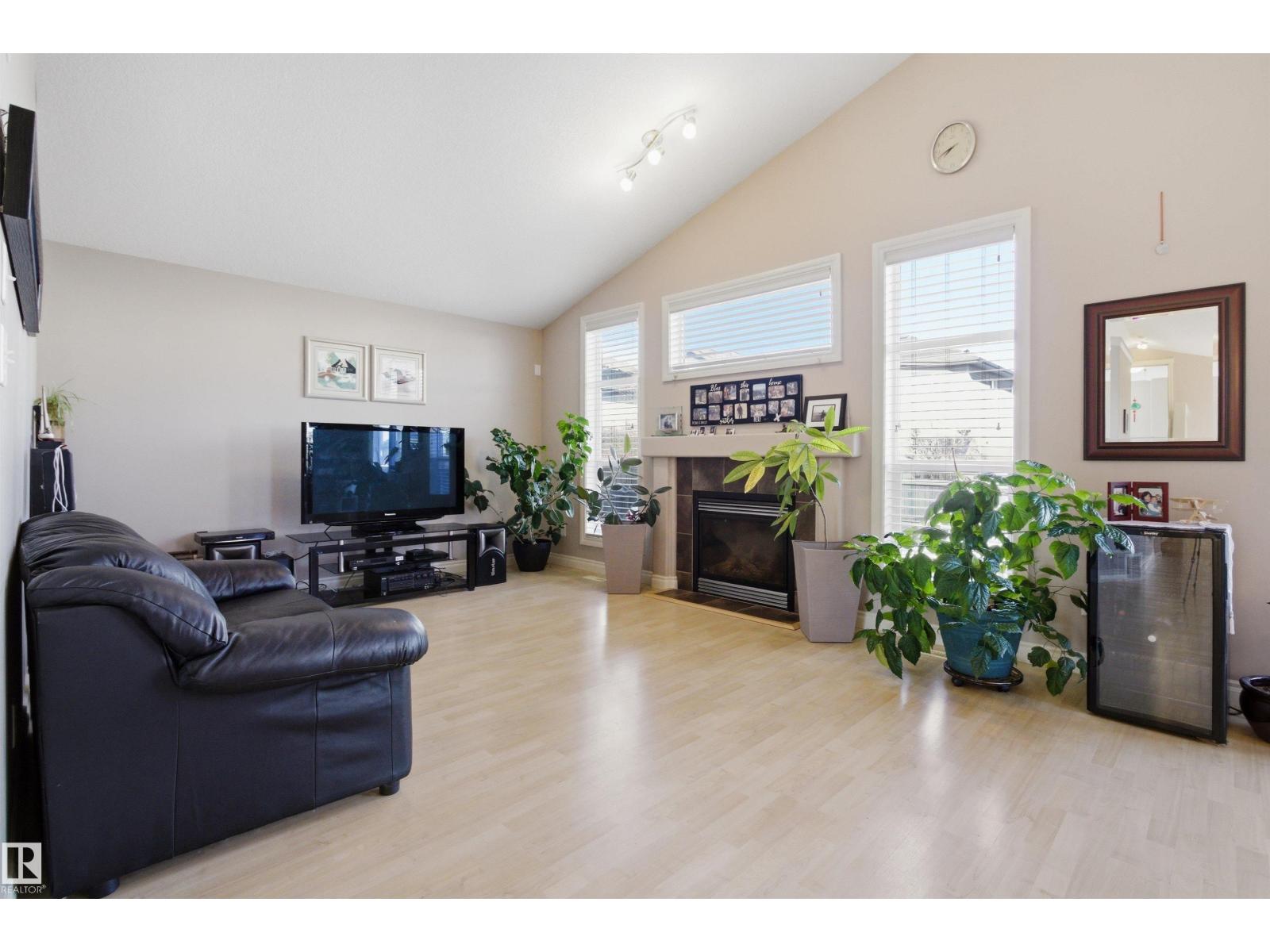 16204 48 ST NW - 12