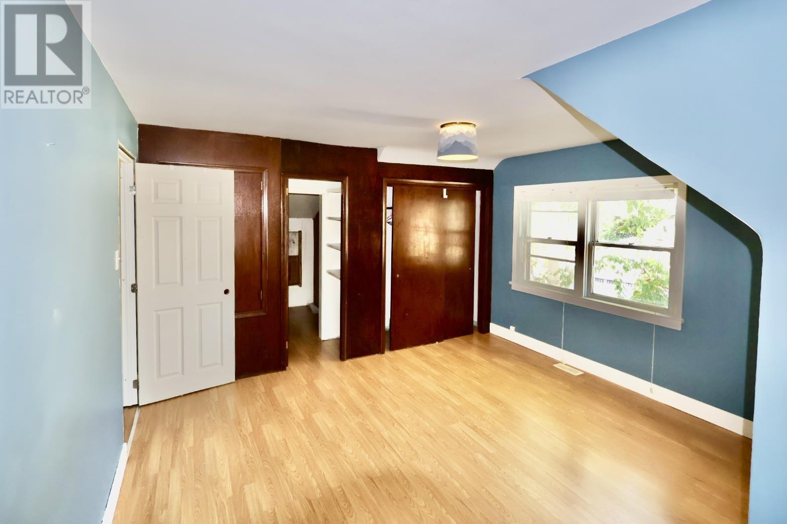79 Melville RD - 9
