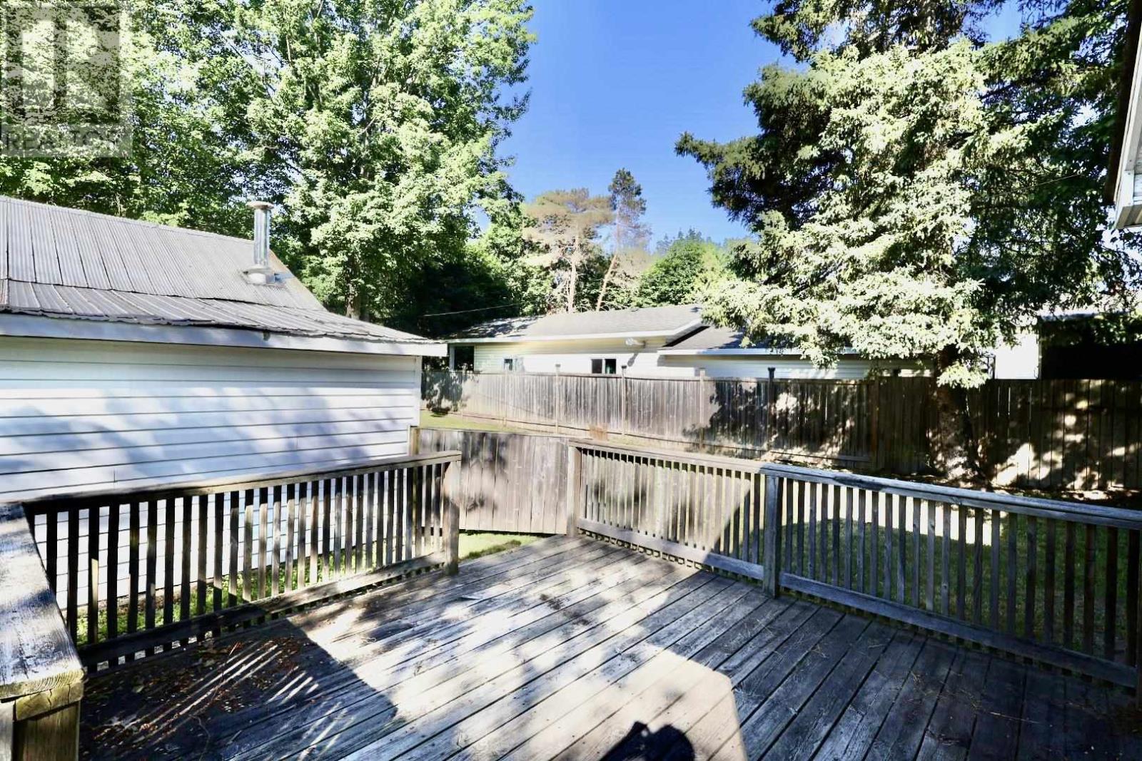 79 Melville RD - 18