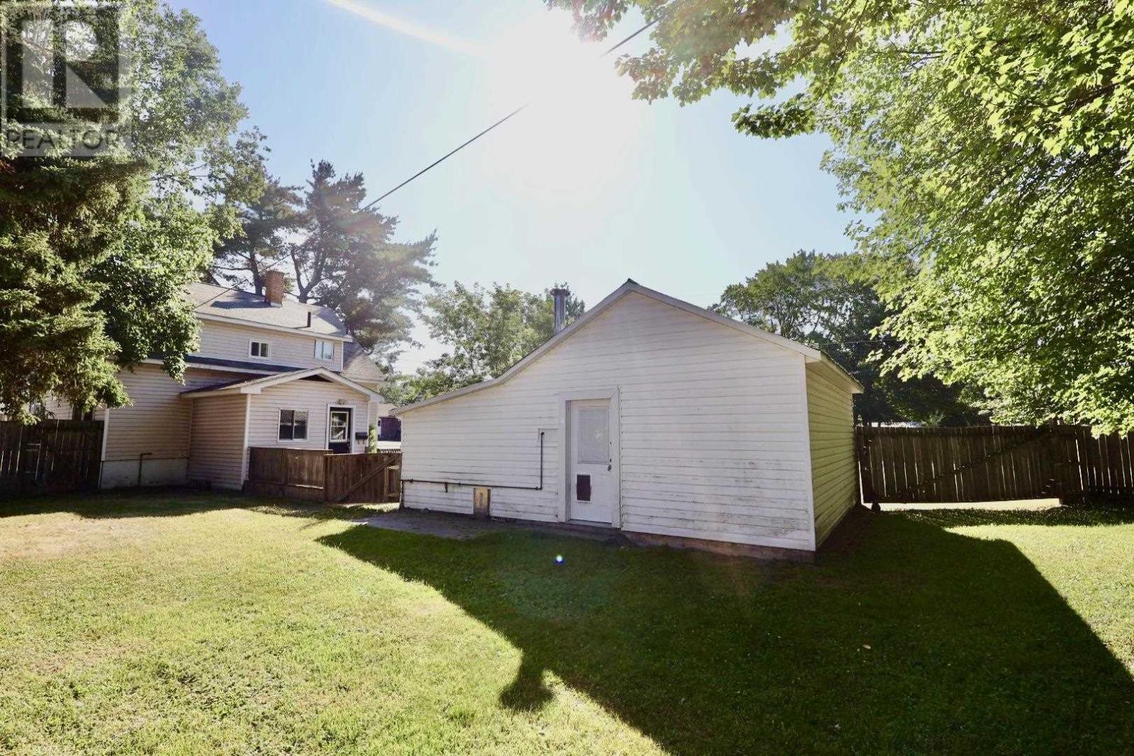 79 Melville RD - 19