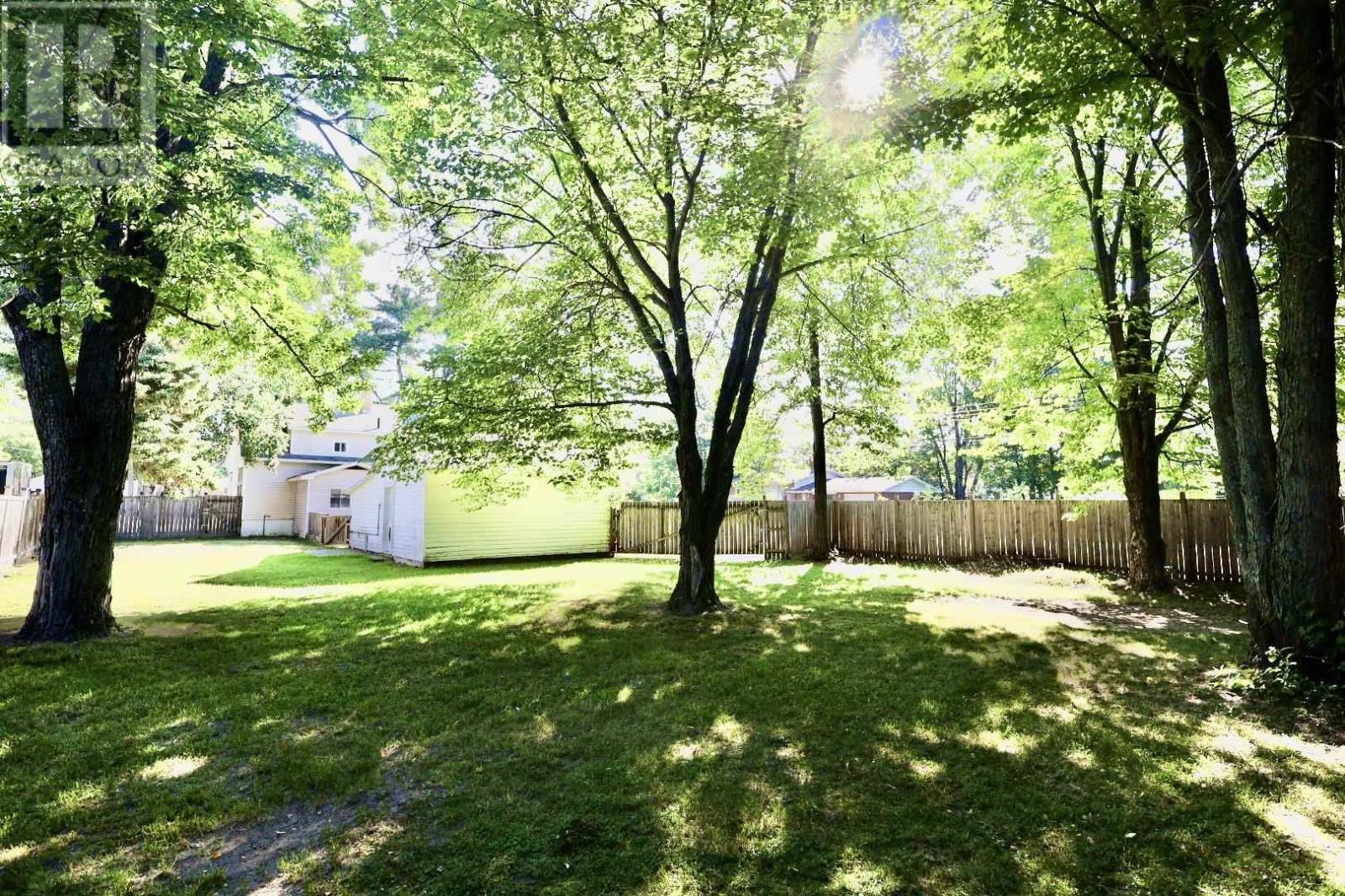 79 Melville RD - 22