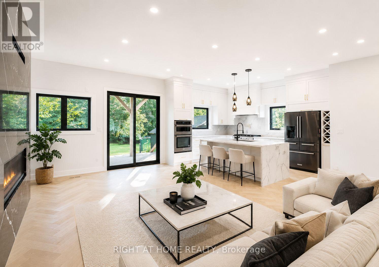 215 BAYVIEW AVENUE - Image 40