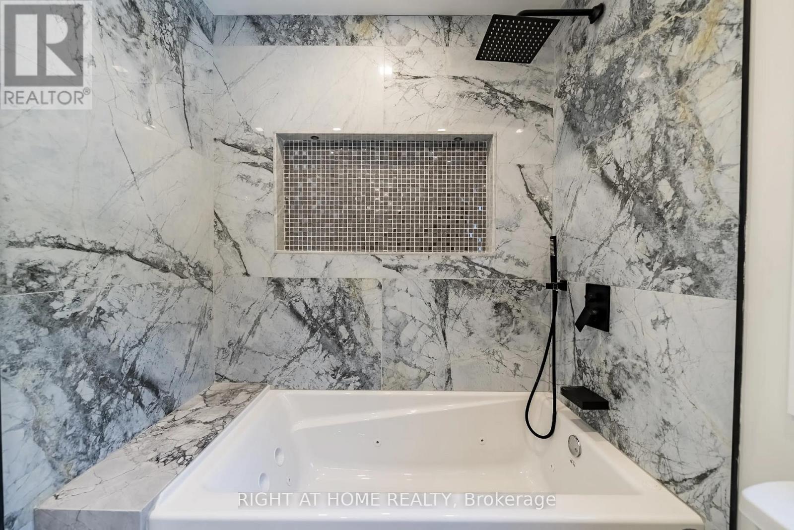 215 BAYVIEW AVENUE - Image 43