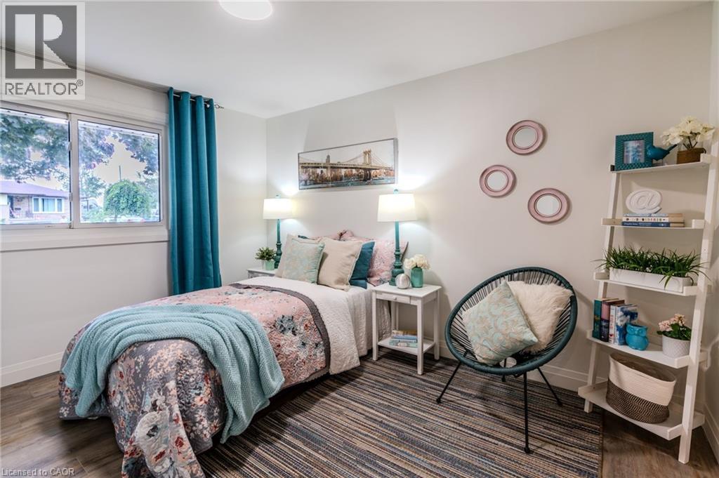 17 WOODSVIEW Avenue - 13