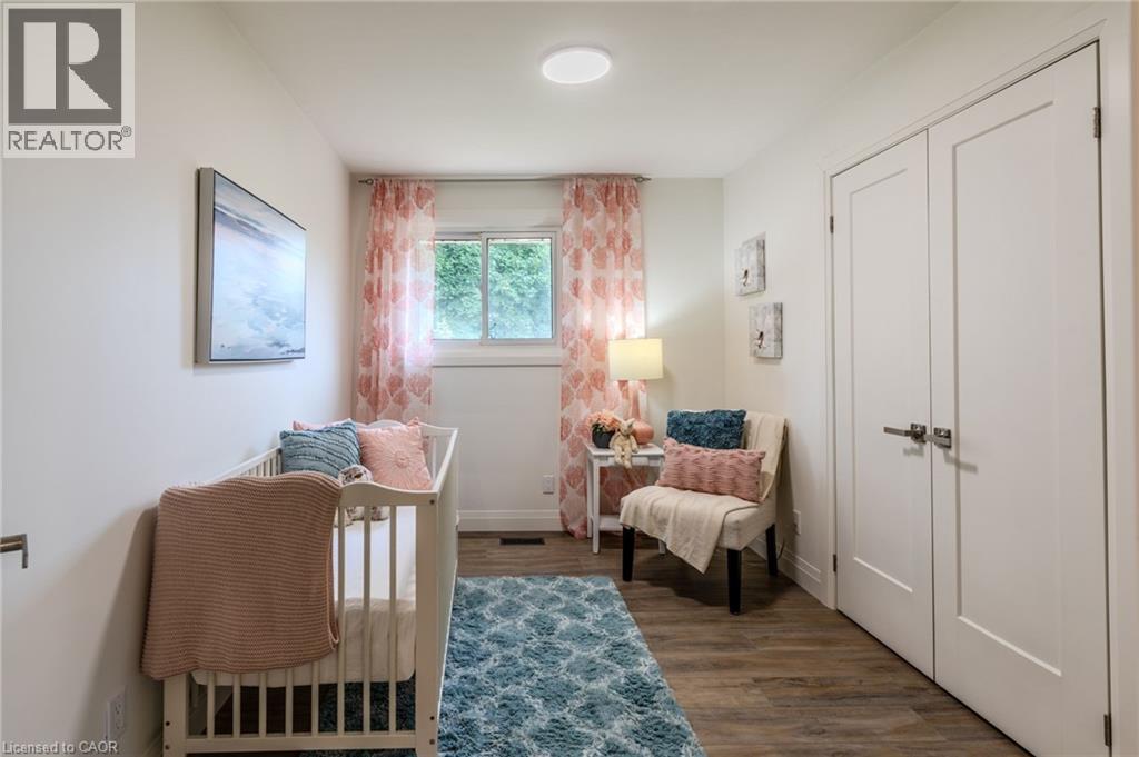 17 WOODSVIEW Avenue - 15