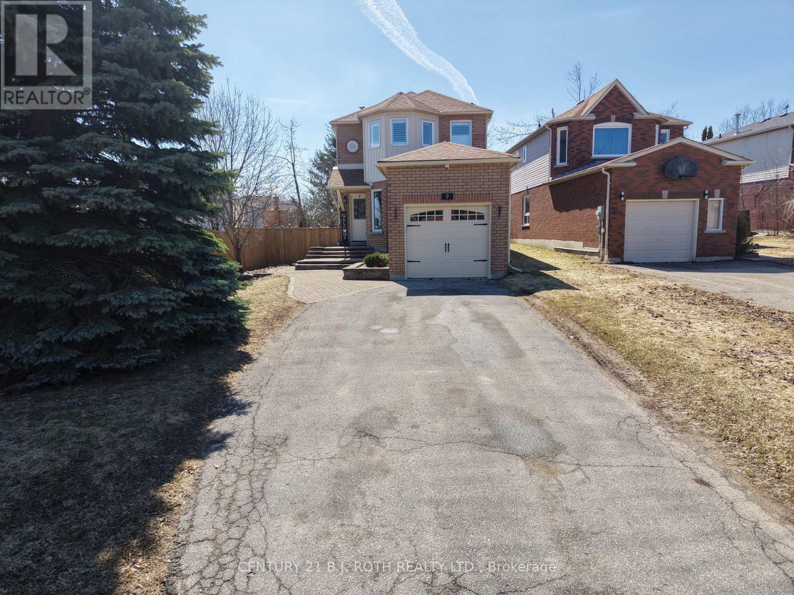 9 LAIDLAW DRIVE N - 1