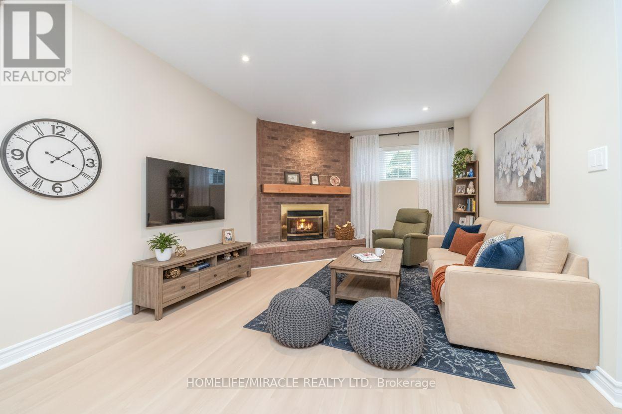 37 BLACKTHORN LANE - 26