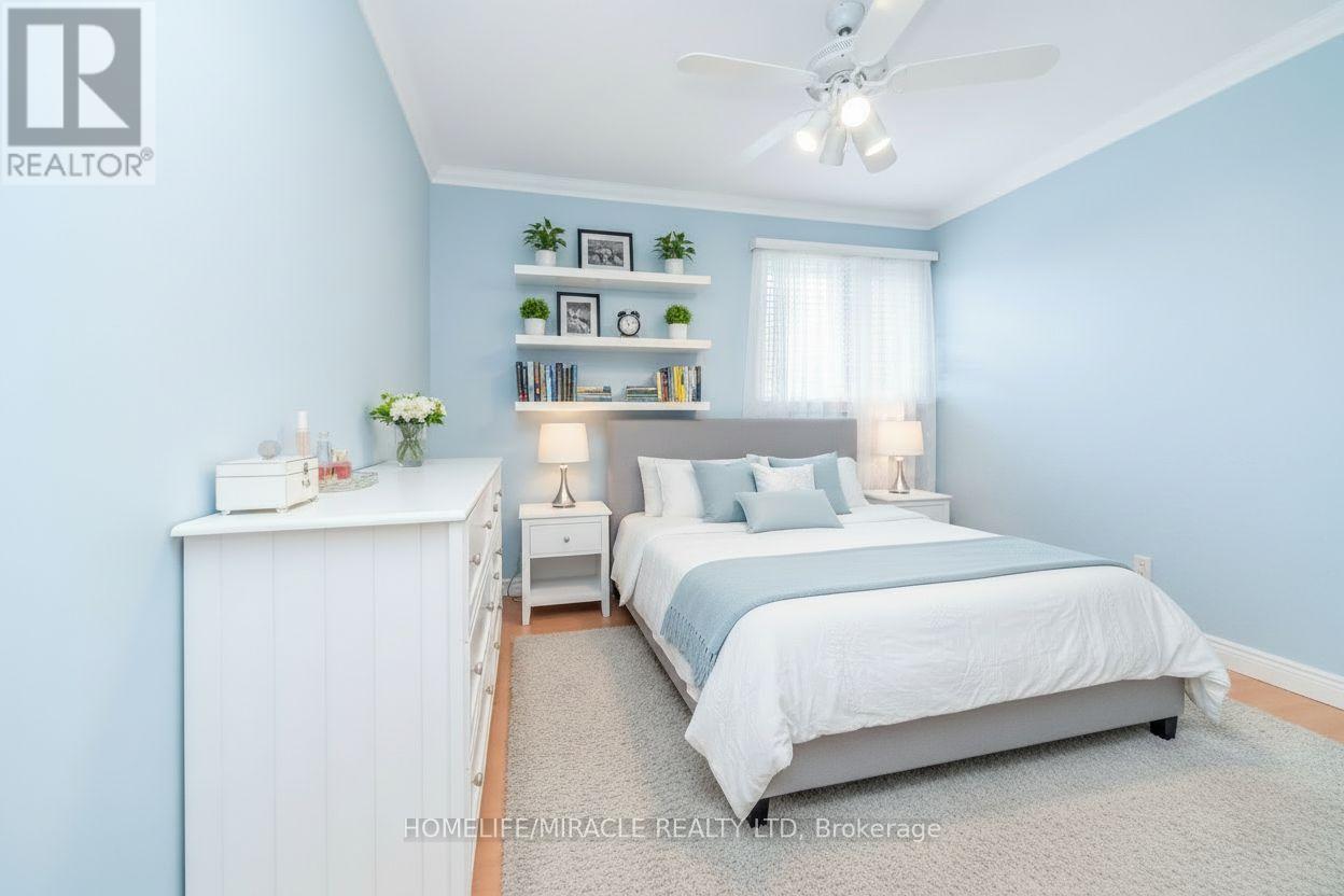 37 BLACKTHORN LANE - 24