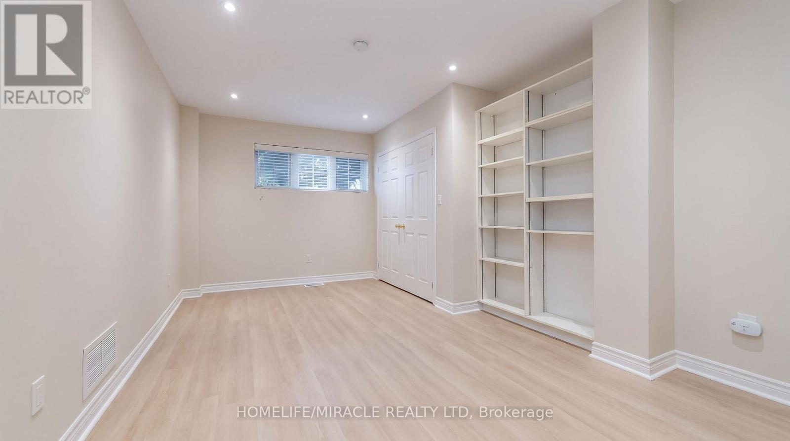 37 BLACKTHORN LANE - 27