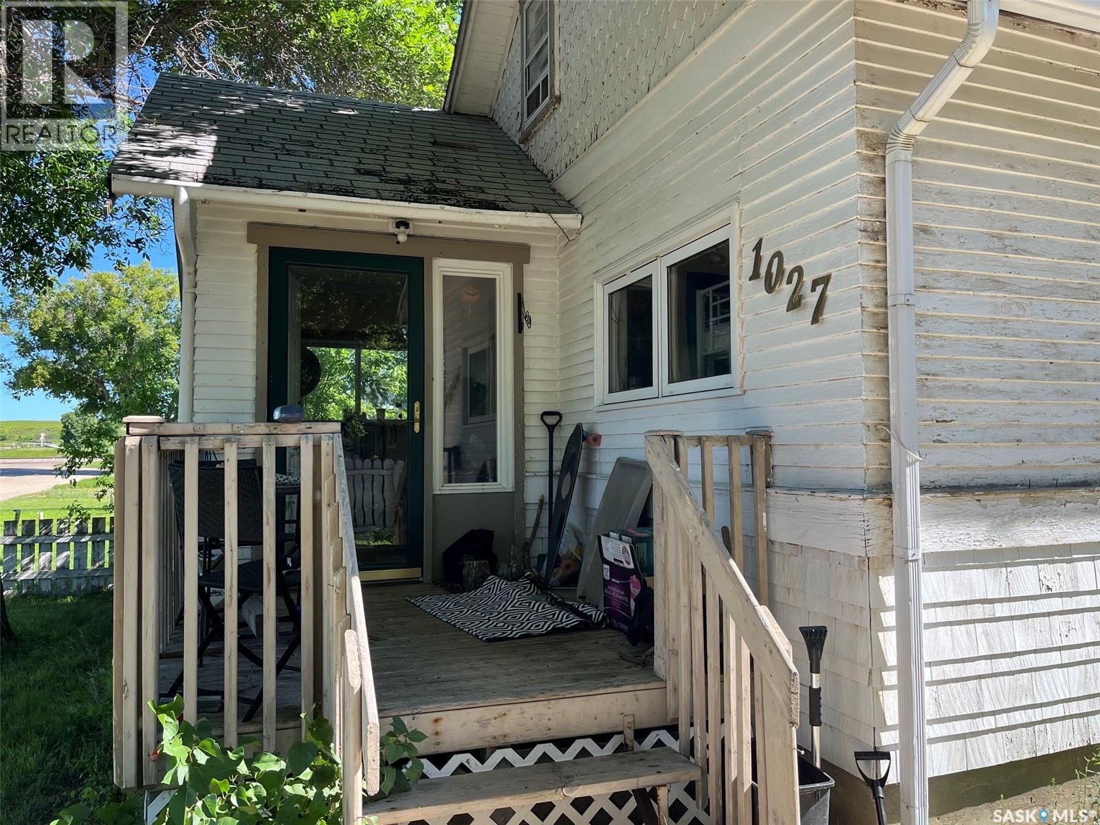 1027 7th AVENUE NE - 2