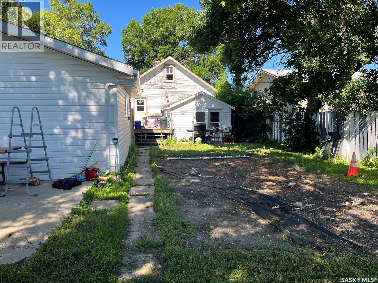 1027 7th AVENUE NE - 35
