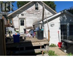 Enclosed porch - 1027 7th Avenue Ne, Moose Jaw, SK S6H1M9 Photo 7