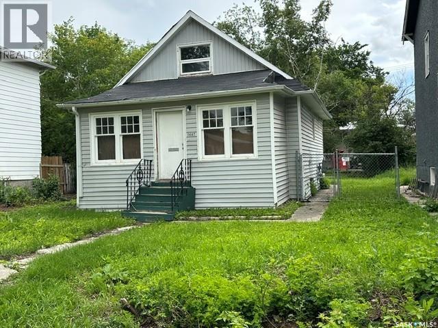 1447 Elphinstone STREET - 2