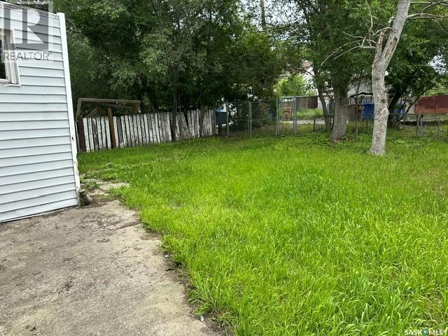 1447 Elphinstone STREET - 3