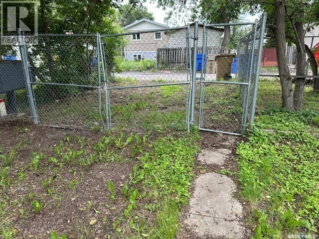 1447 Elphinstone STREET - 5