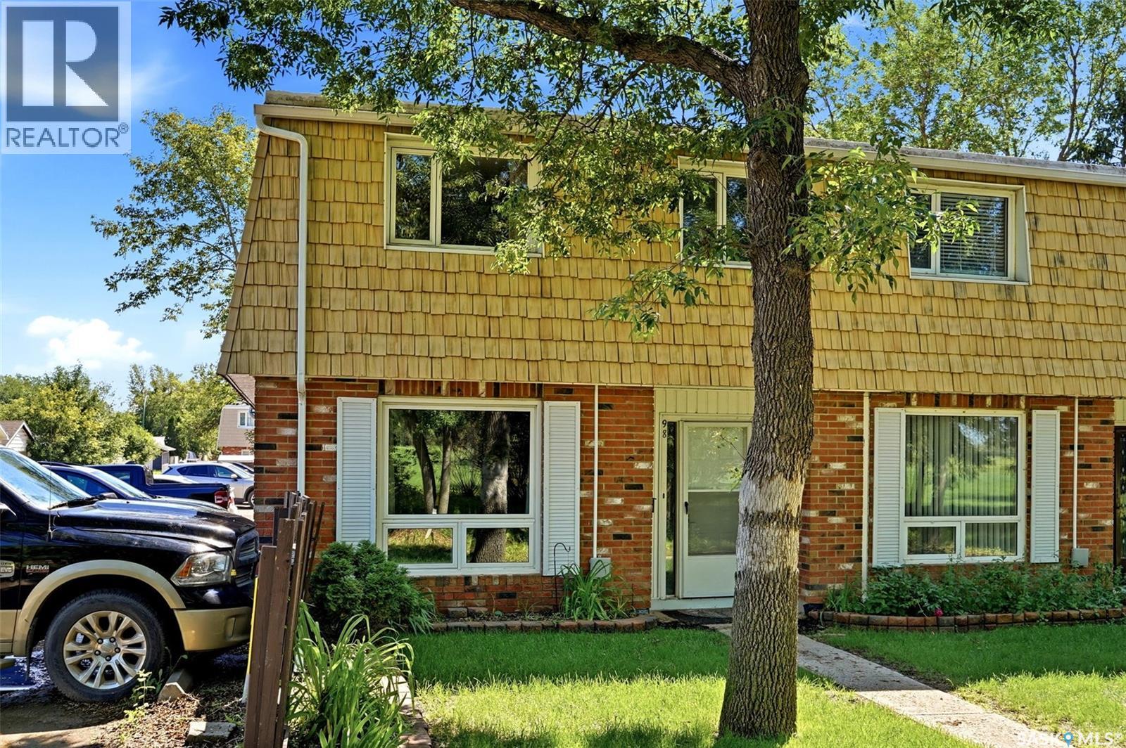 #98 OAKVIEW DRIVE - 1
