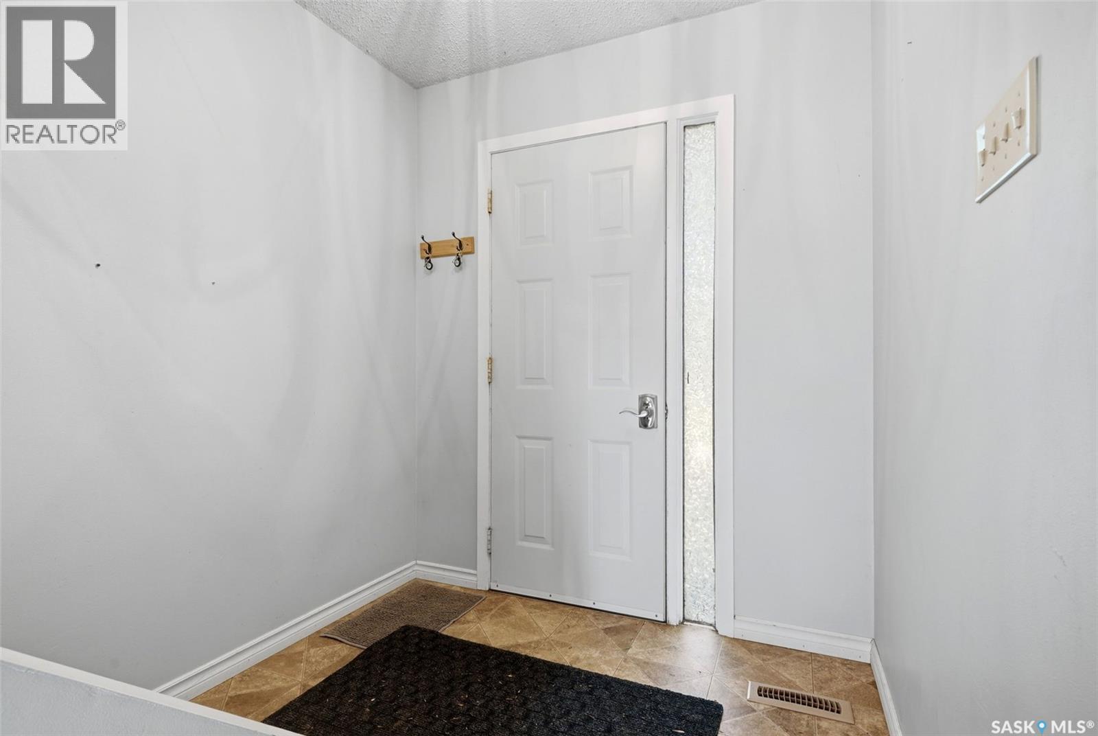 #98 OAKVIEW DRIVE - 2
