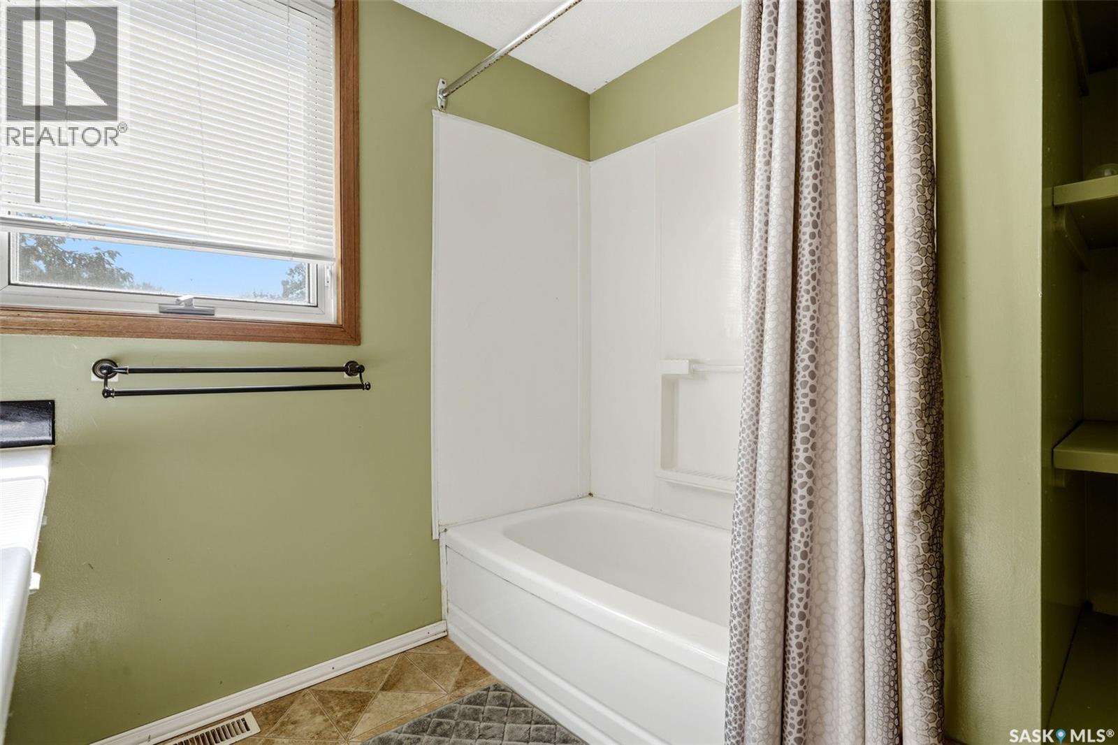#98 OAKVIEW DRIVE - 21