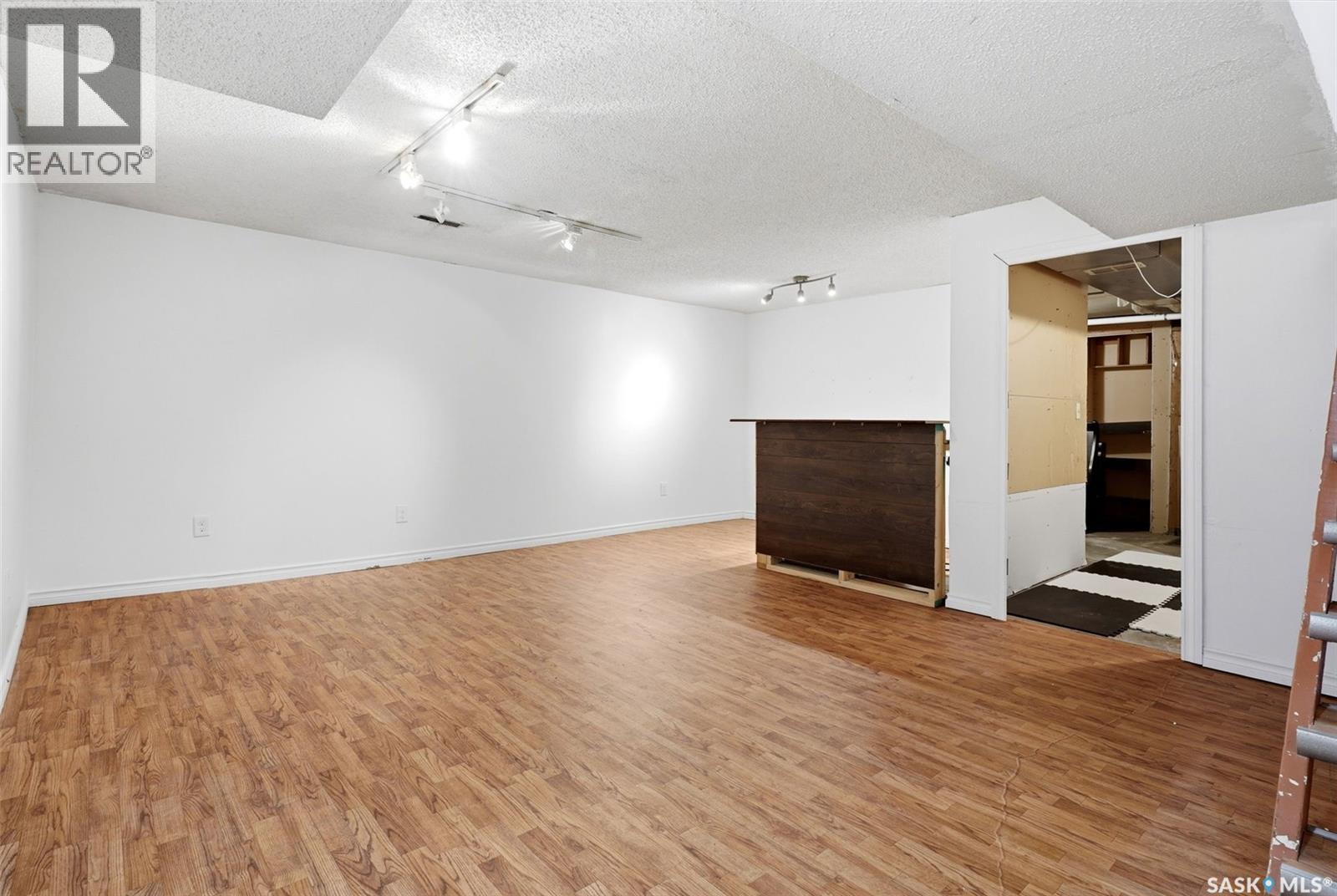#98 OAKVIEW DRIVE - 26