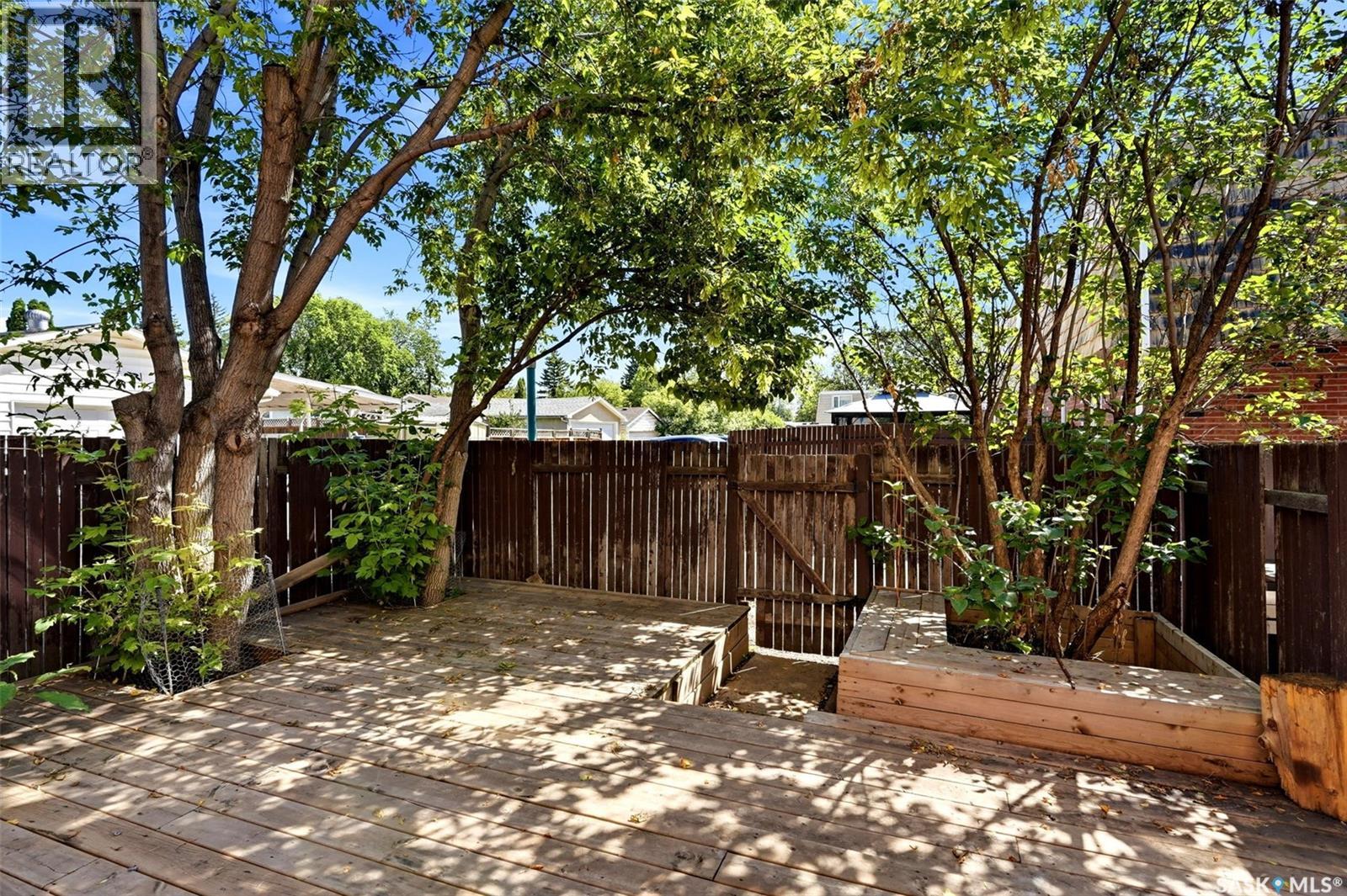 #98 OAKVIEW DRIVE - 32