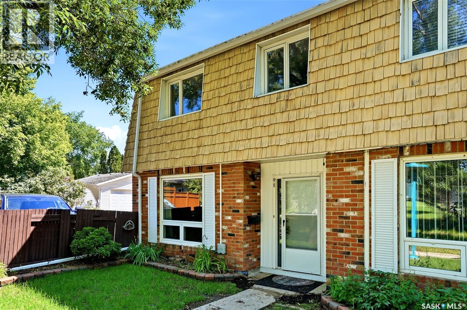 #98 OAKVIEW DRIVE - 40
