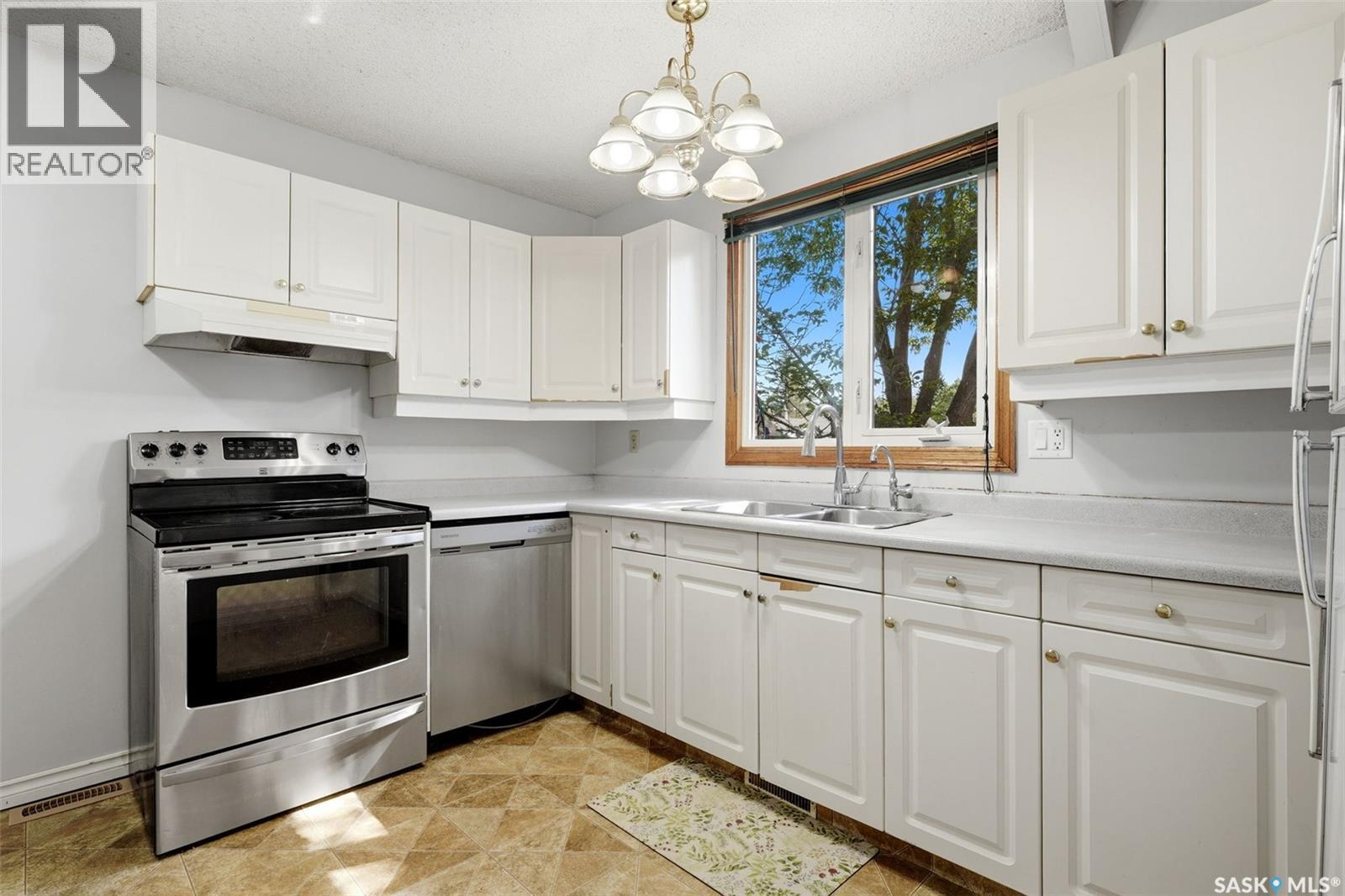 #98 OAKVIEW DRIVE - 6
