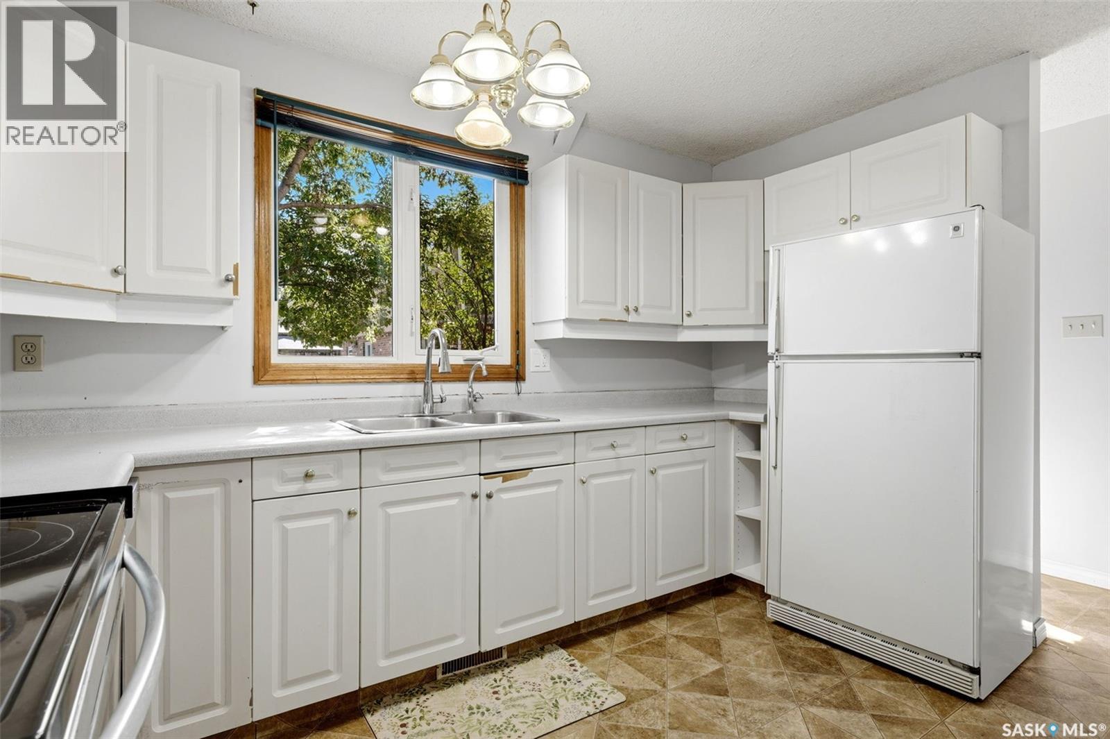 #98 OAKVIEW DRIVE - 7
