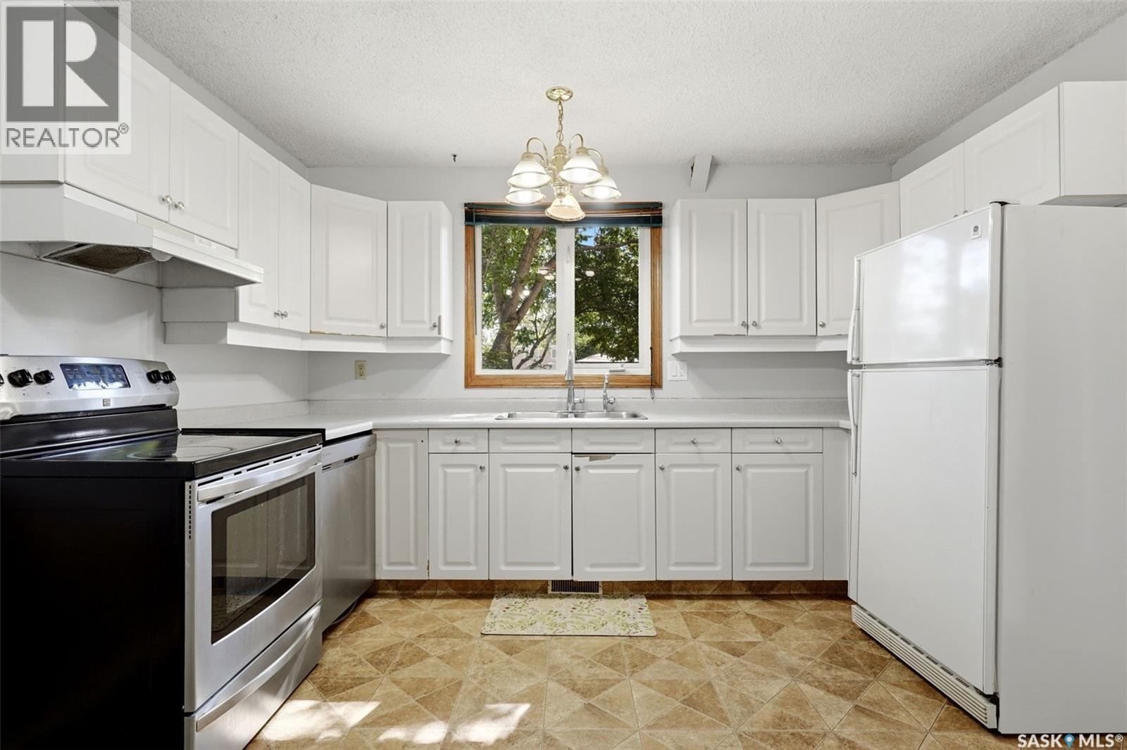 #98 OAKVIEW DRIVE - 8