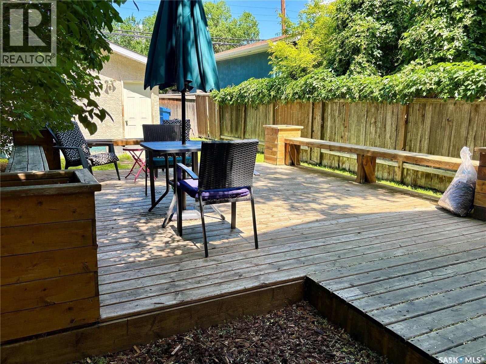 2734 Victoria AVENUE — photo 26