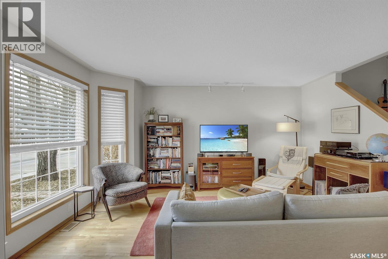 2734 Victoria AVENUE - photo 4