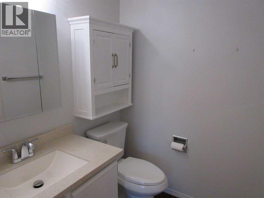 #205 3090 15 Avenue SE - 18
