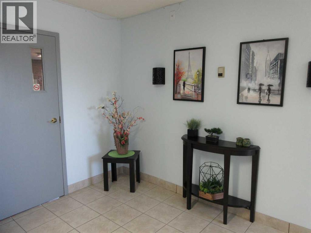 #205 3090 15 Avenue SE - 30