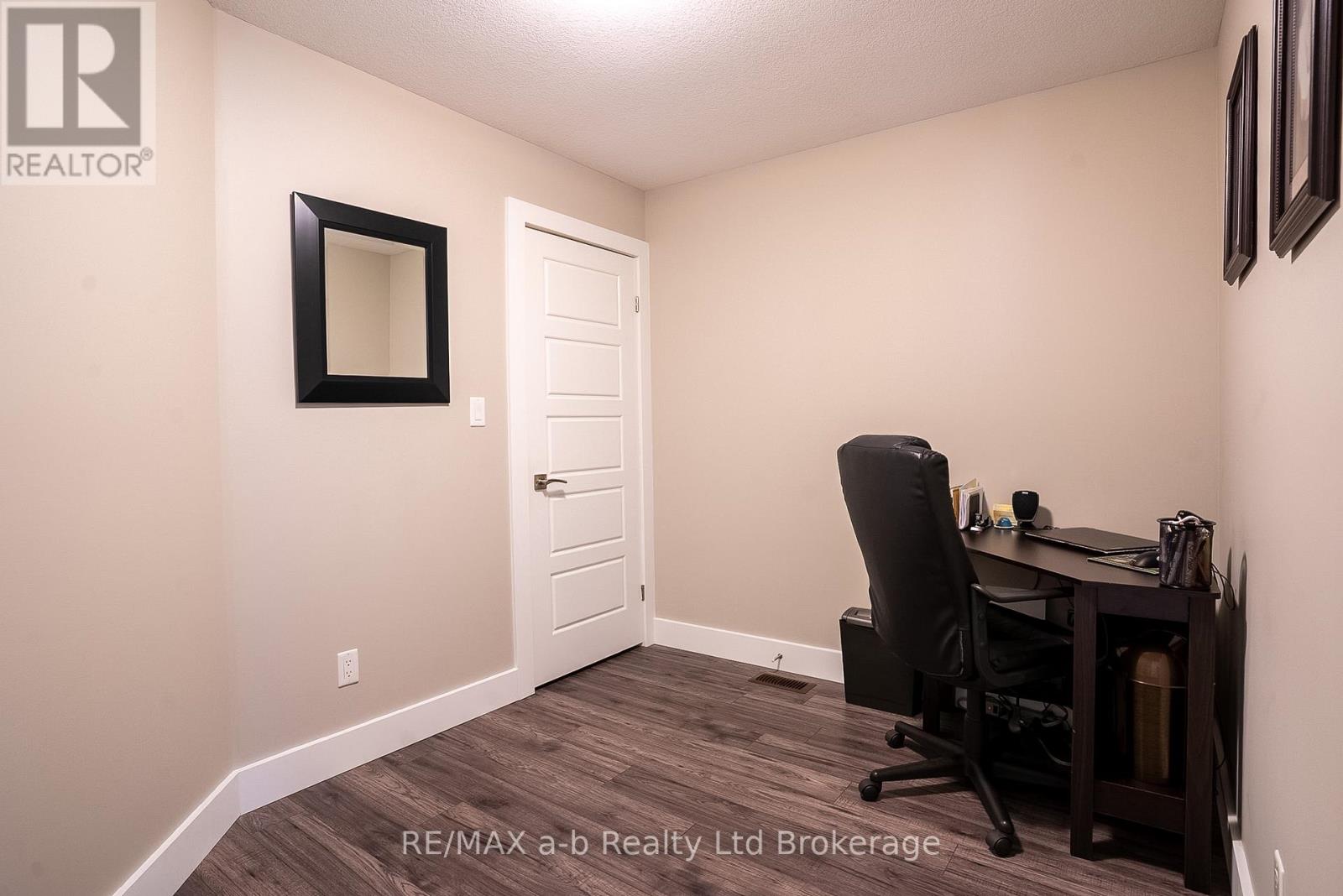 136 MAPLE LANE - 20