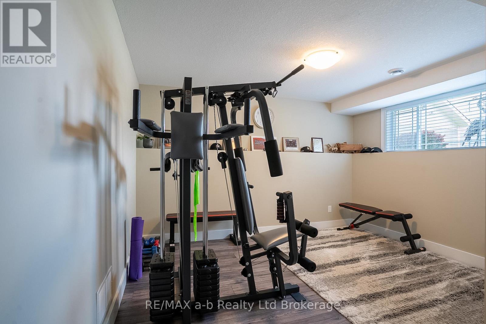136 MAPLE LANE - 23