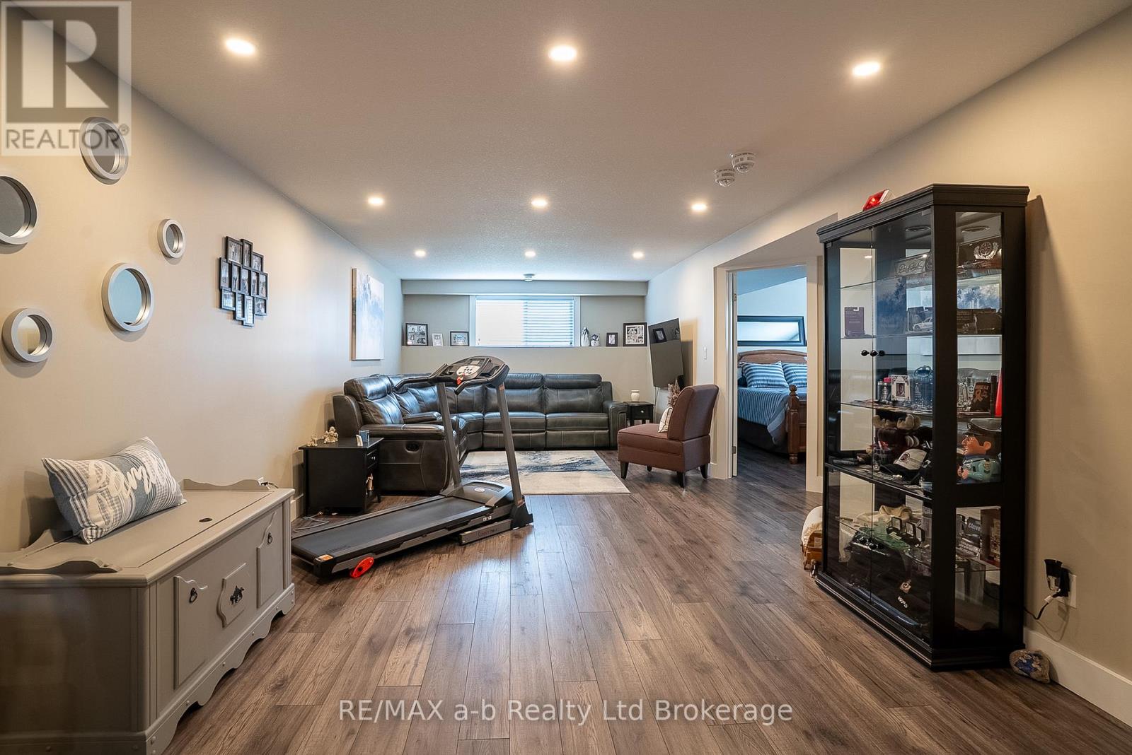 136 MAPLE LANE - 22