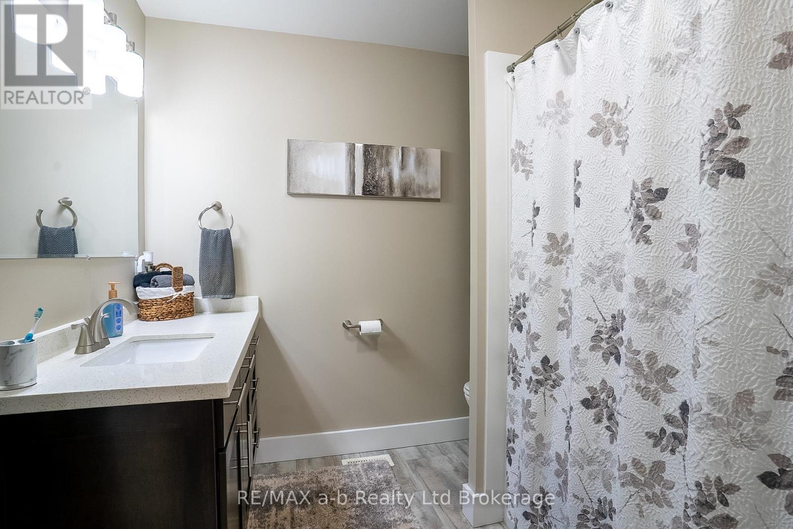 136 MAPLE LANE - 26