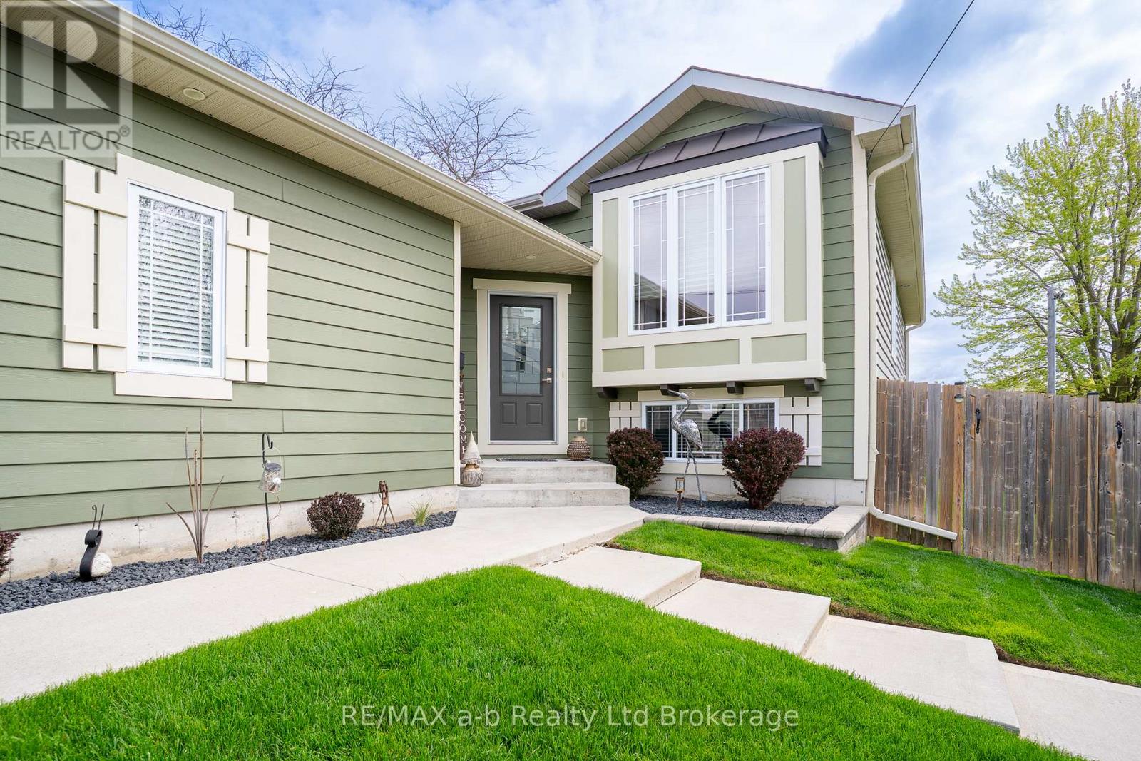 136 MAPLE LANE - 3