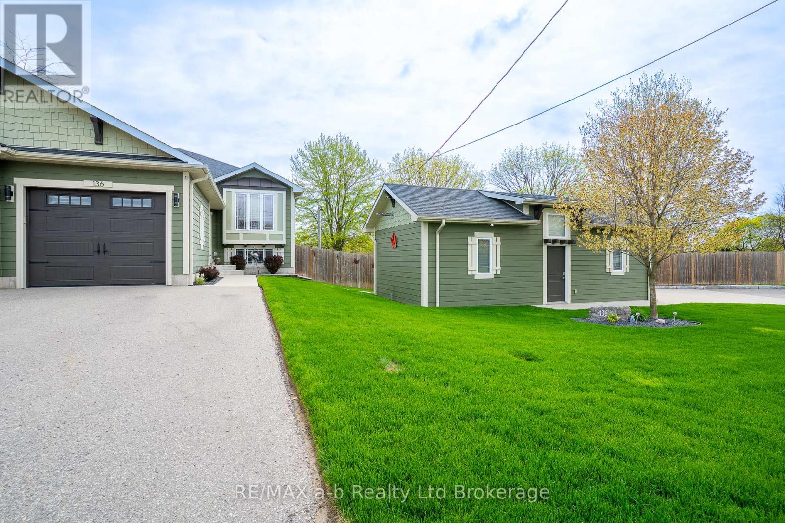 136 MAPLE LANE - 4