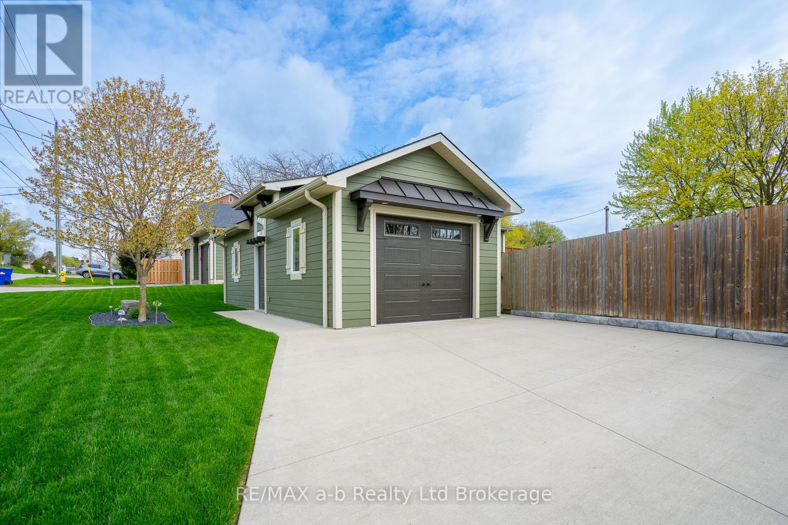 136 MAPLE LANE - 5