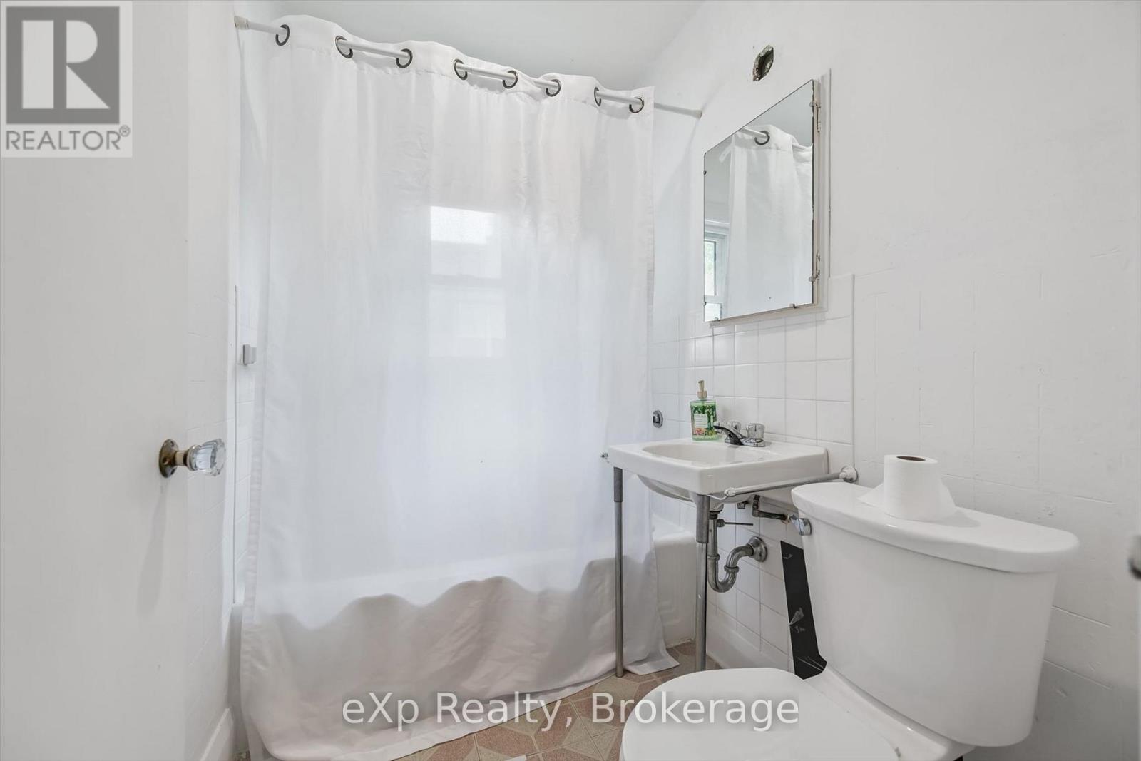 151 HUNGERFORD ROAD - 27