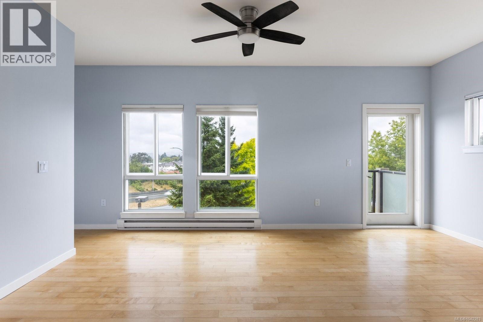 304 4052 Douglas Street, Saanich