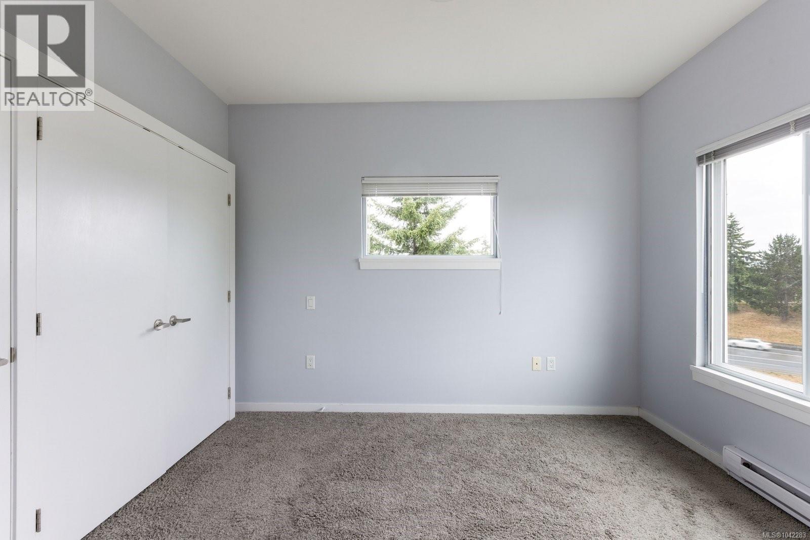 304 4052 Douglas Street, Saanich