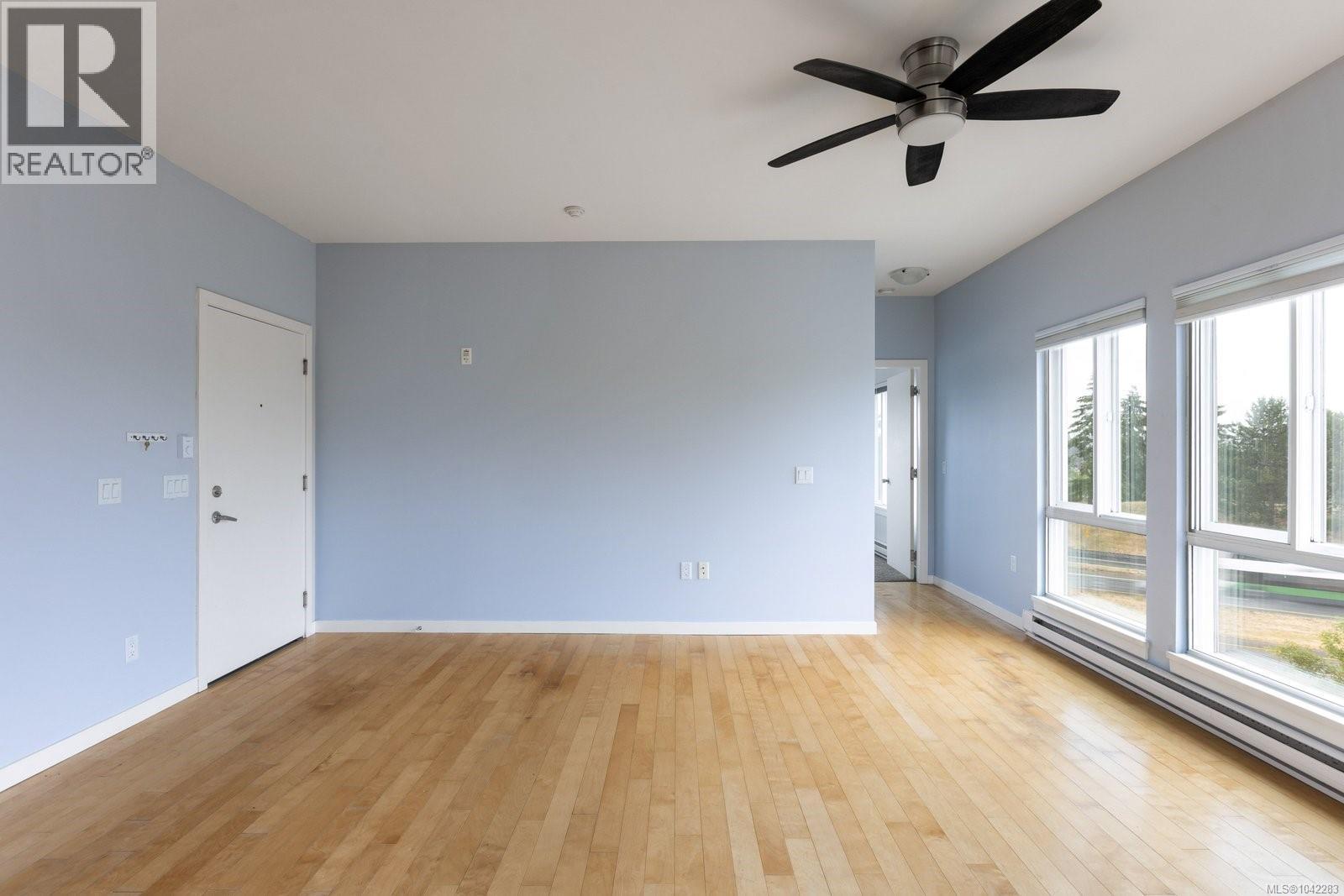 304 4052 Douglas Street, Saanich